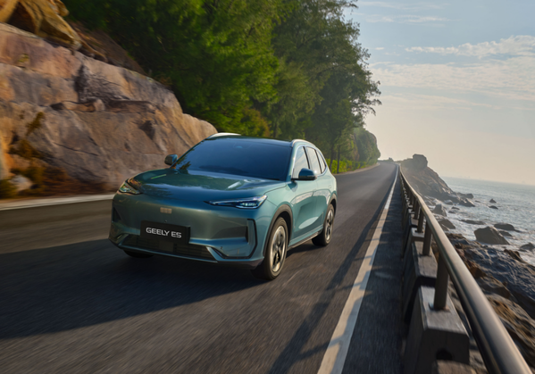 geely e5 na estrada