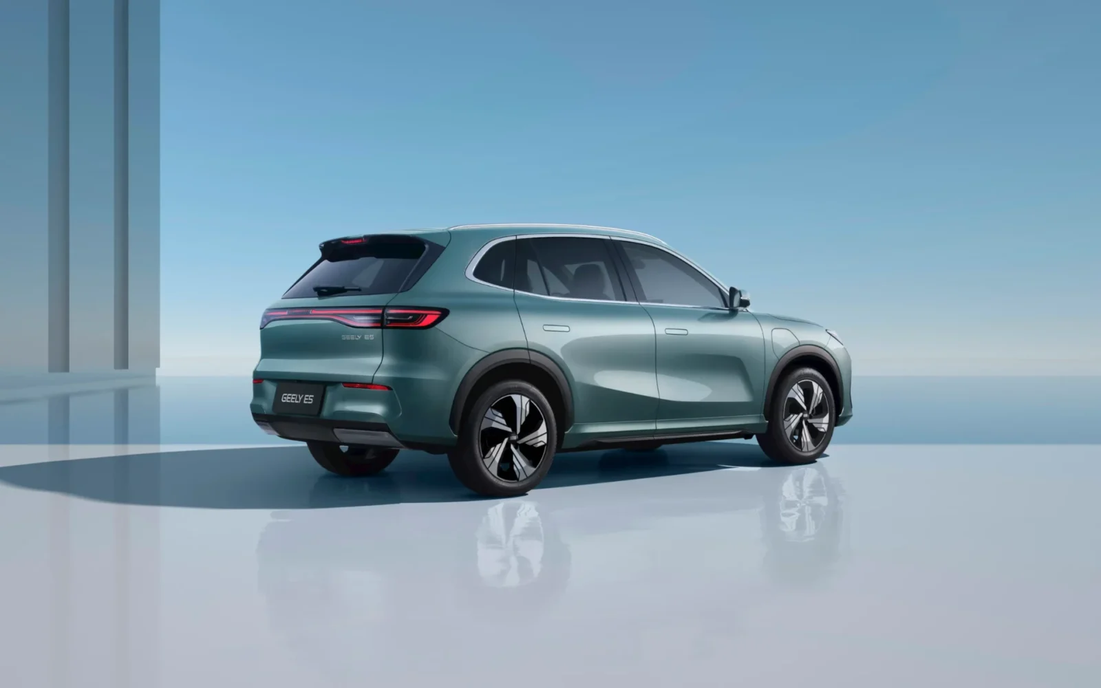 Geely E5 - Silhueta Fluida